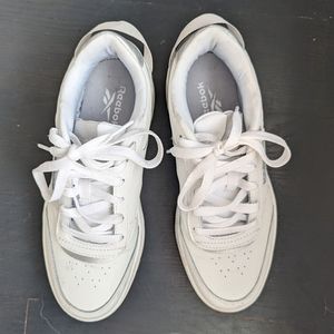 White Reebok sneakers size us 7